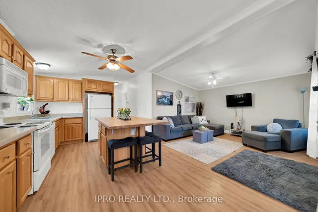 Additional image 18 of 23 MacPherson Cres