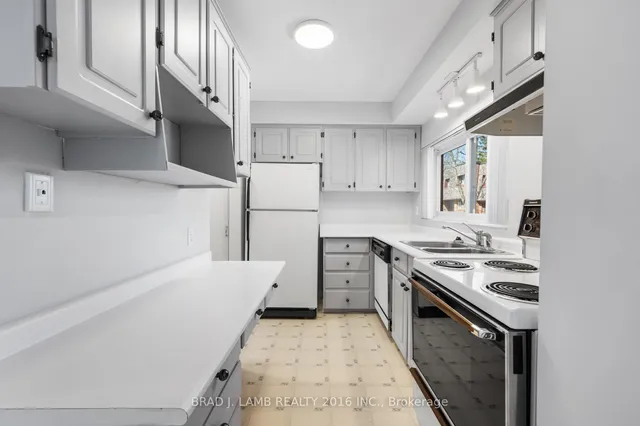 Additional image 10 of 70 Castlebury Cres Unit 8