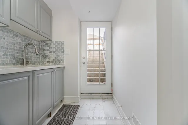 Additional image 34 of 15 Versailles Cres