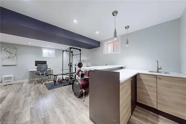 Additional image 36 of 125 Vanhorne Close