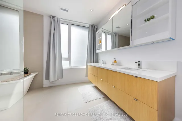 Additional image 32 of 536A Eglinton Ave