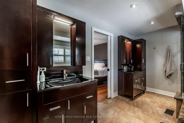 Additional image 16 of 424 Henderson Rd