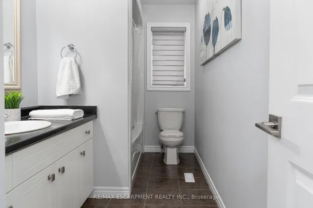 Additional image 17 of 24 Dunvegan Pl