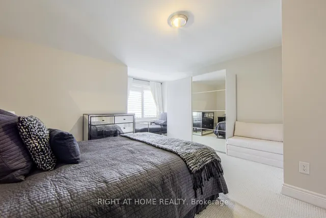 Additional image 37 of 2916 Bayview Ave