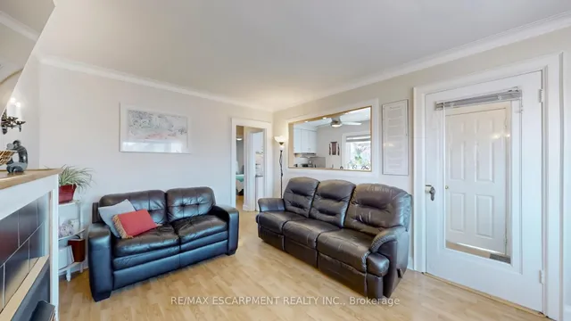 Additional image 11 of 527 Victoria Park Ave