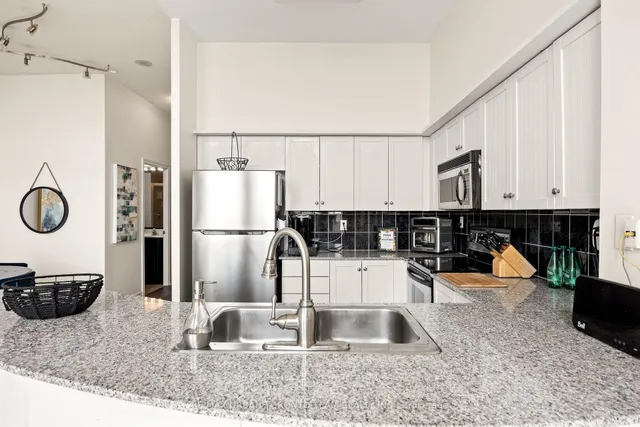 Additional image 6 of 1720 Eglinton Ave Unit 108