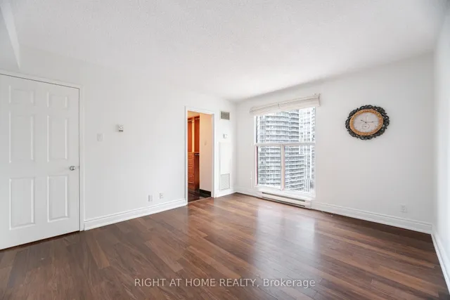Additional image 25 of 77 Harbour Sq Unit 1812