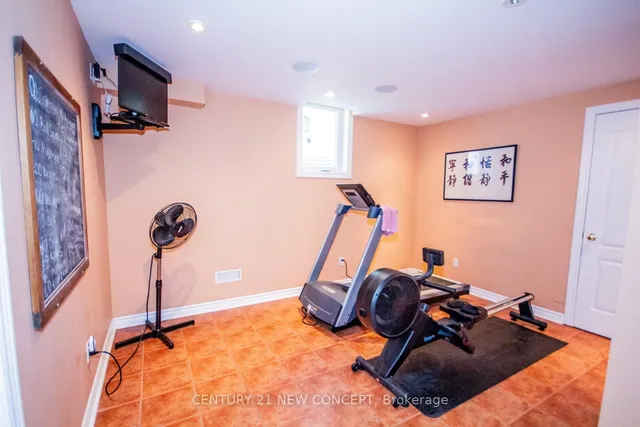 Additional image 36 of 1497 Estes Cres