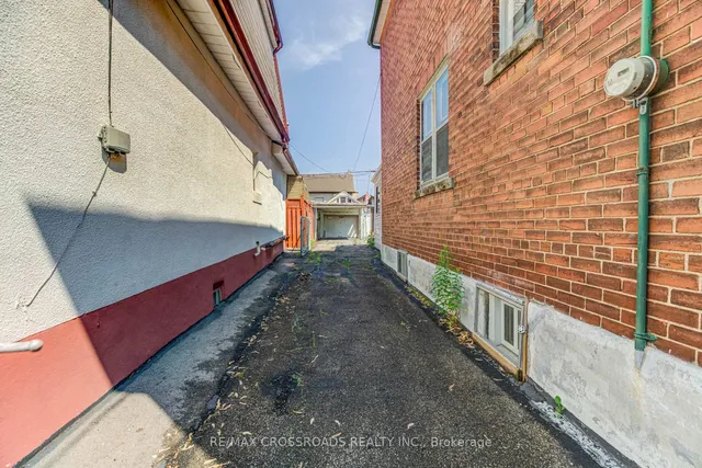 Additional image 6 of 216 Livingstone Ave
