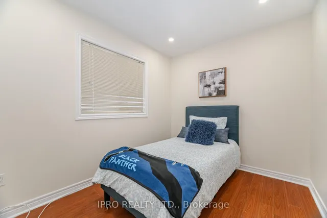 Additional image 32 of 803 Khan Cres
