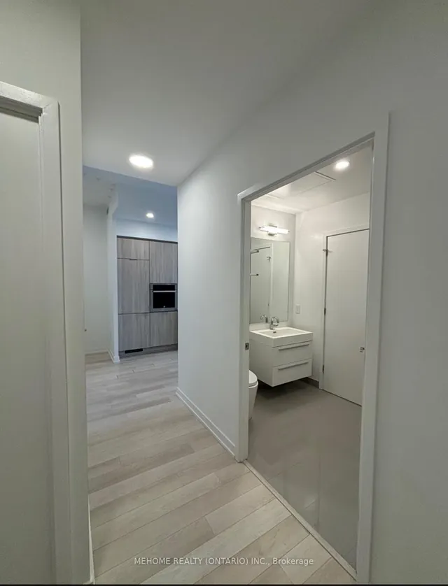 Additional image 4 of 39 Roehampton Ave Unit 2101