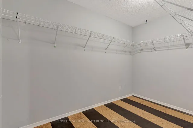 Additional image 33 of 113 Martinglen Cres