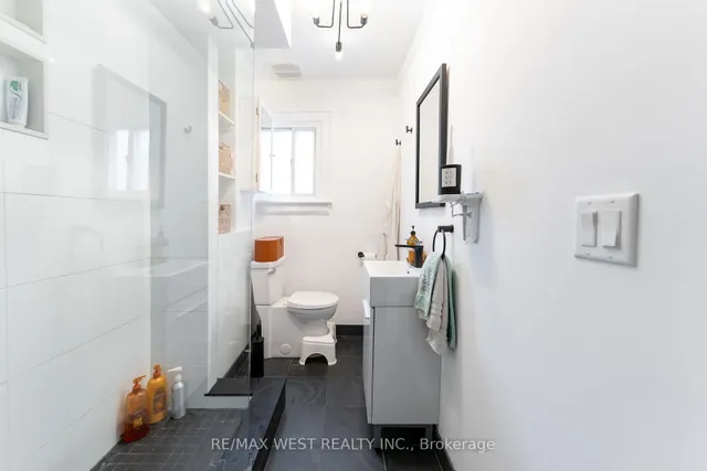 Additional image 19 of 2311 Gerrard St