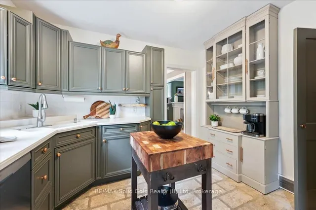 Additional image 17 of 16 Earl St