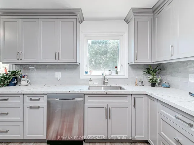 Additional image 19 of 2416 Malcolm Cres