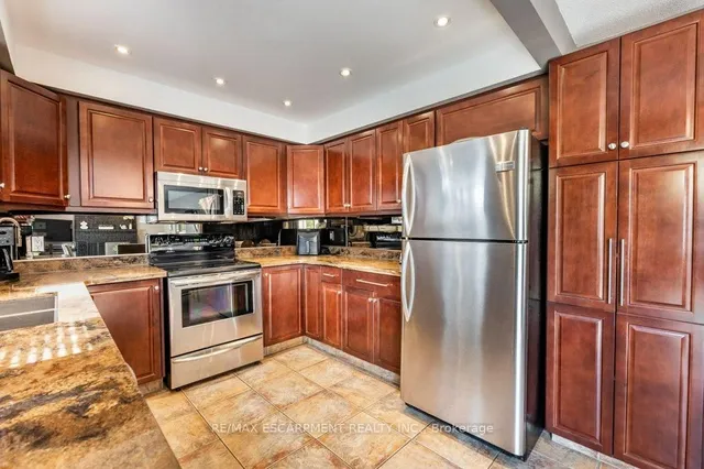 Additional image 16 of 14 Twin Crt