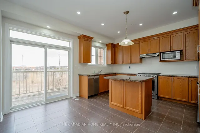 Additional image 10 of 48 Cedar Lake Cres