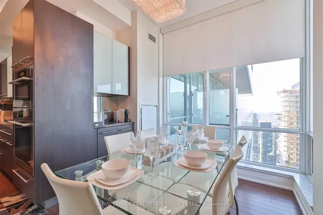 Additional image 10 of 80 John St Unit 4406