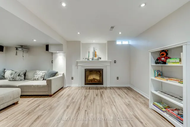 Additional image 38 of 5331 Applegarth Dr