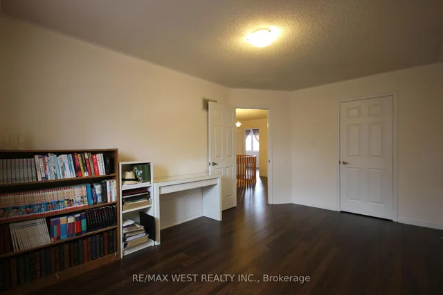 Additional image 39 of 73 Hullrick Dr