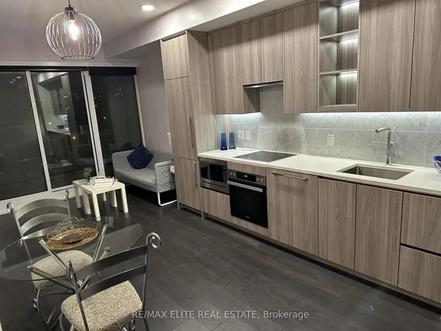 95 Mcmahon Dr Unit 907