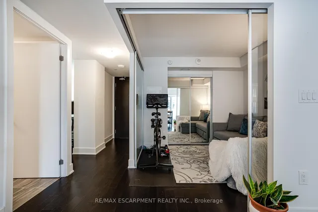 Additional image 19 of 955 BAY St Unit 1809