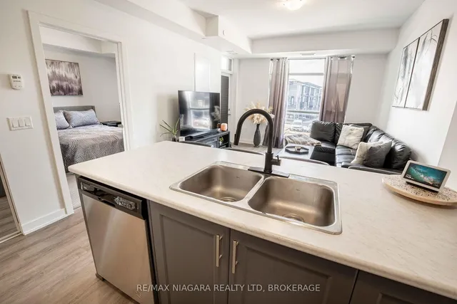 Additional image 17 of 600 North Service Rd Unit 202