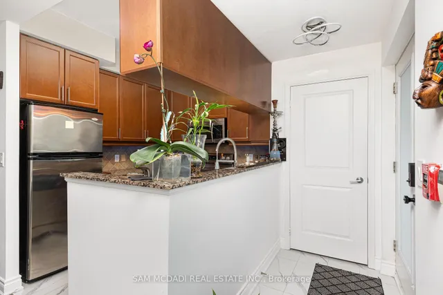 Additional image 17 of 90 Absolute Ave Unit Th119