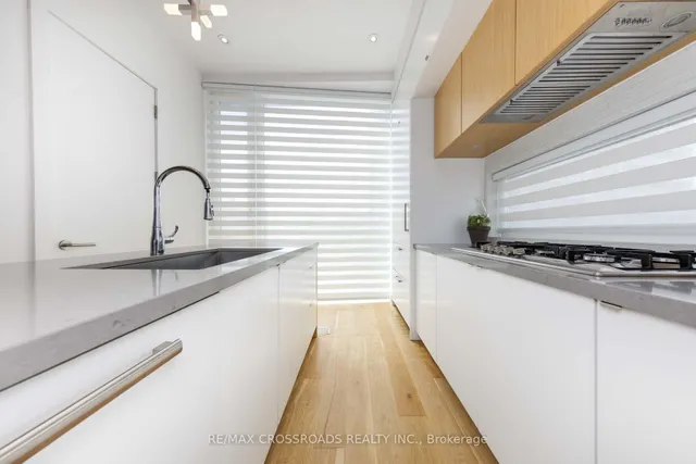 Additional image 25 of 536A Eglinton Ave