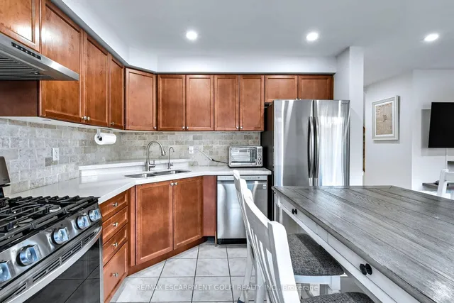 Additional image 12 of 4043 Gunby Cres