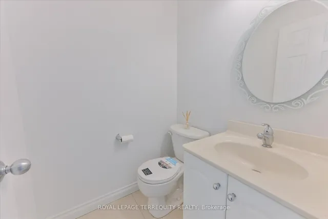 Additional image 18 of 2216 Dunvegan Ave