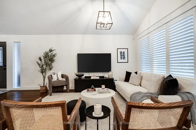 Additional image 13 of 157 LAURIER Ave