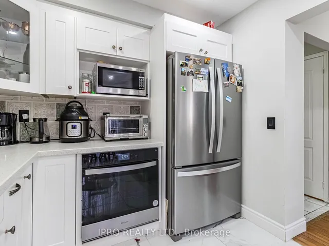 Additional image 30 of 833 Scollard Crt Unit 107