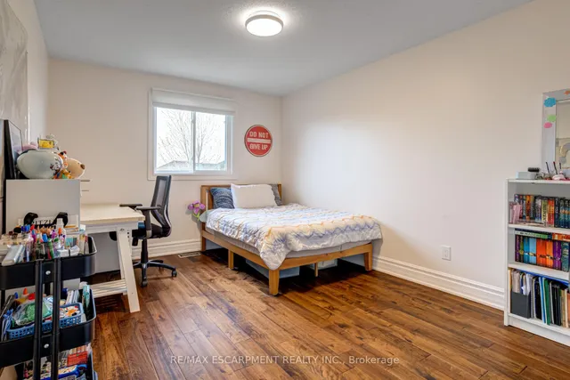 Additional image 38 of 7 Magenta Crt