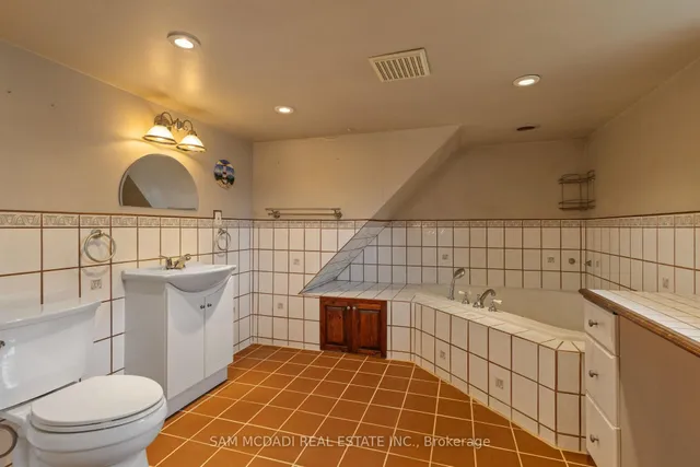 Additional image 26 of 319 Cosburn Ave