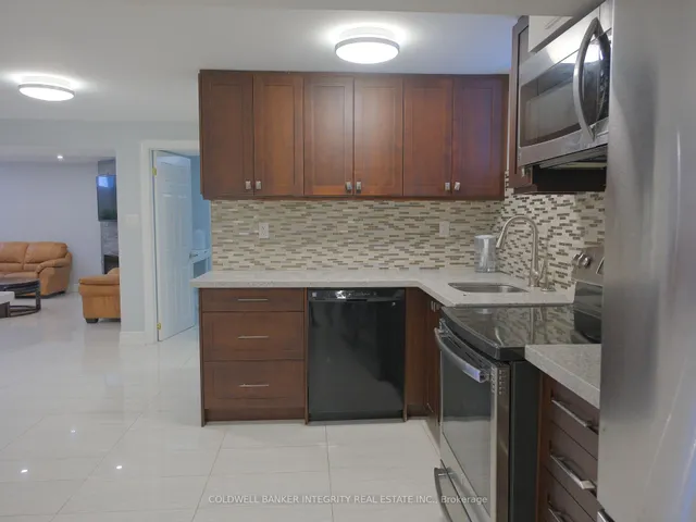 Additional image 25 of 2814 Guilford Cres