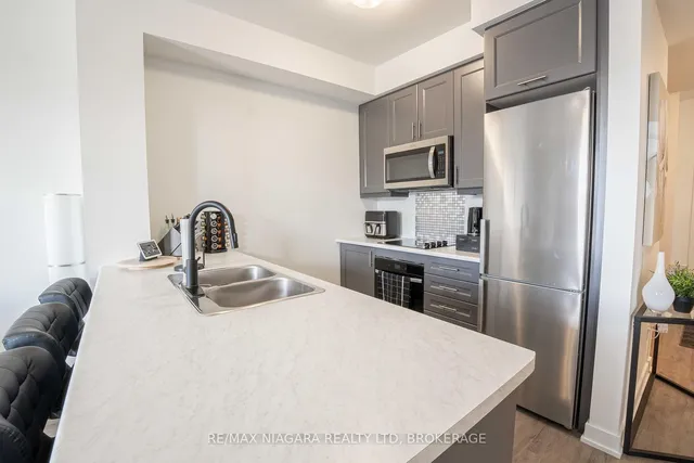 Additional image 23 of 600 North Service Rd Unit 202