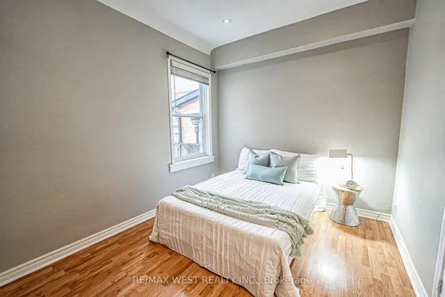 Additional image 19 of 712 Gladstone Ave