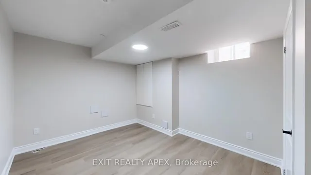 Additional image 43 of 77 Commodore Dr