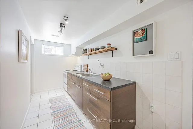 Additional image 30 of 35 Woodenhill Crt