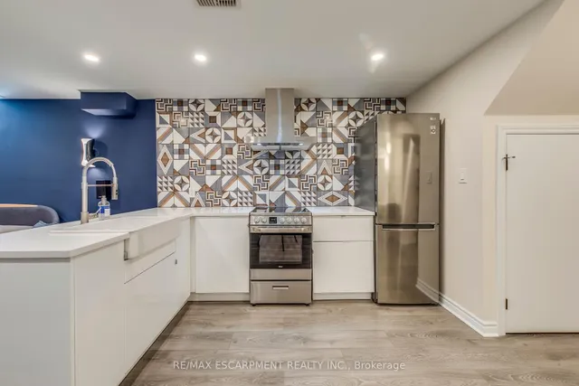 Additional image 41 of 12 Riva Crt