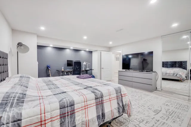 Additional image 40 of 1436 Connaught Terr