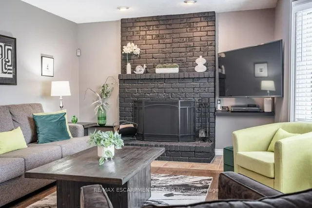 Additional image 20 of 14 Twin Crt