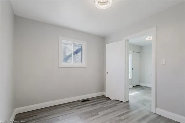 Additional image 18 of 31 Biggar Ave