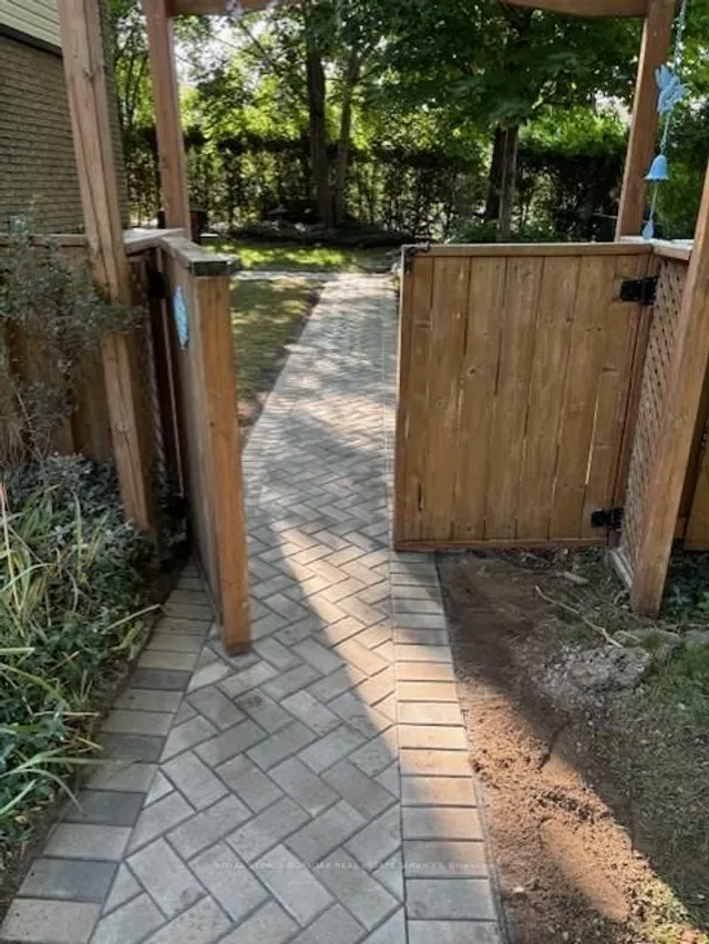 Additional image 30 of 2383 Cotswold Cres