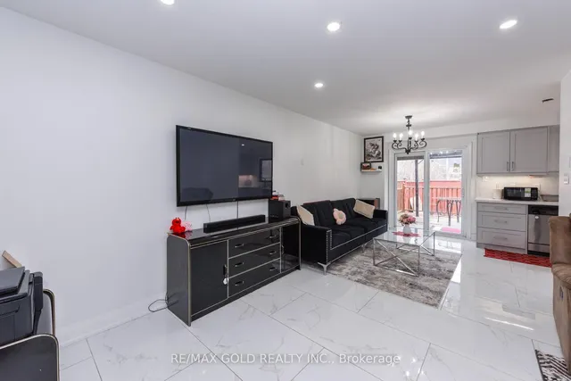 Additional image 13 of 17 Penguin Lane