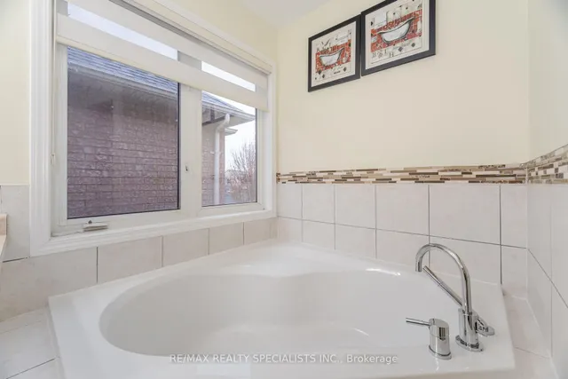 Additional image 32 of 11 Redcastle St