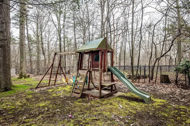 Additional image 38 of 1276 HILLVIEW Cres