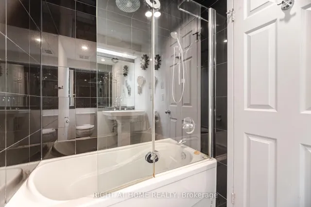 Additional image 29 of 77 Harbour Sq Unit 1812