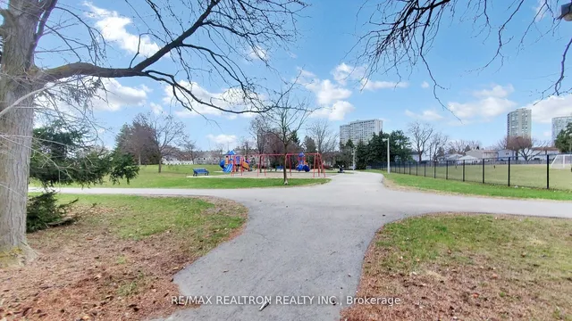 Additional image 40 of 68 Heathcliffe Sq